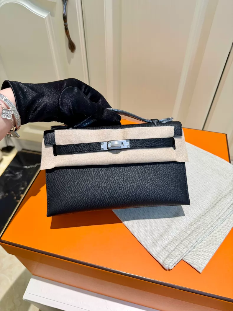 kelly pochette